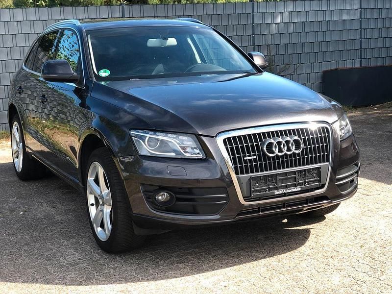 Grau Gebraucht 2011 Audi Q5 Design SUV | 11.500 € (Guter Preis) - Bild 1/4
