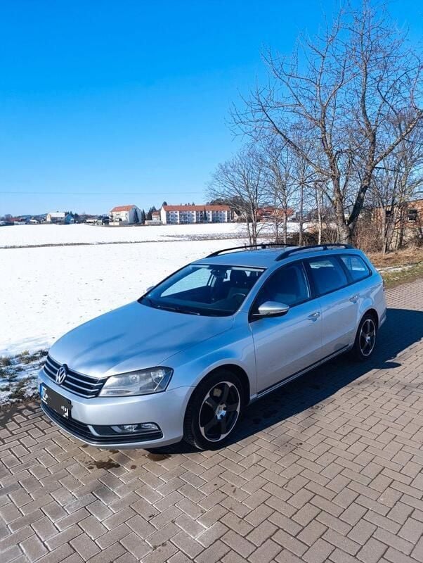 Silber Gebraucht 2011 VW Passat Comfortline Kombi | 4.990 € (Guter Preis) - Bild 1/4
