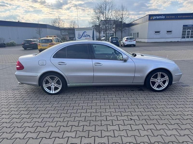 Gebraucht Mercedes E240 Classic 177 PS (130 kW) 2003 Silber Limousine