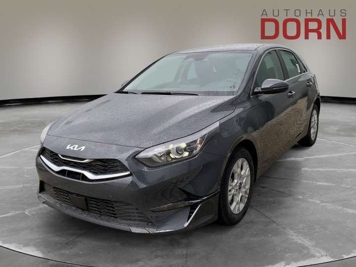 Grau Neu 2025 Kia Ceed Limousine | 25.990 € (Fairer Preis) - Bild 1/4