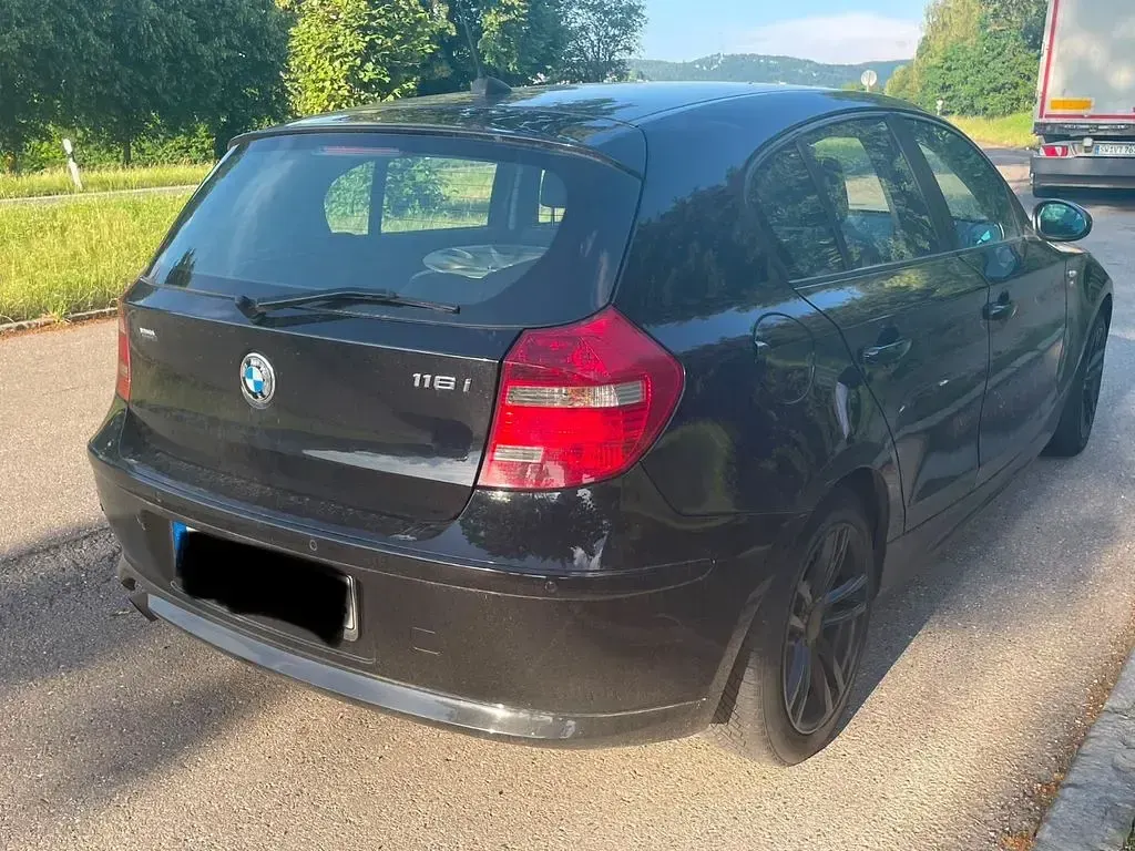 Gebraucht BMW 116 122 PS (89 kW) 2008 Schwarz Kleinwagen