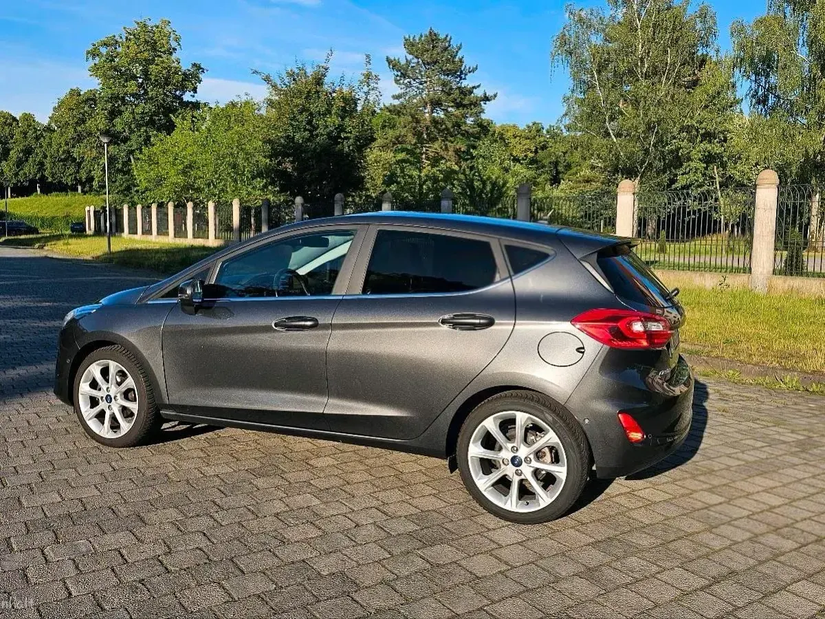 Gebraucht Ford Fiesta Titanium 125 PS (91 kW) 2018 Grau Kleinwagen