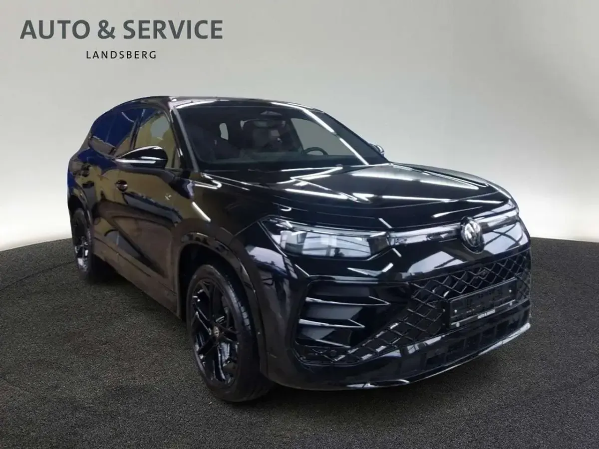 Neu VW Tayron R-line 193 PS (141 kW) 2026 Grenadillschwarz metallic SUV