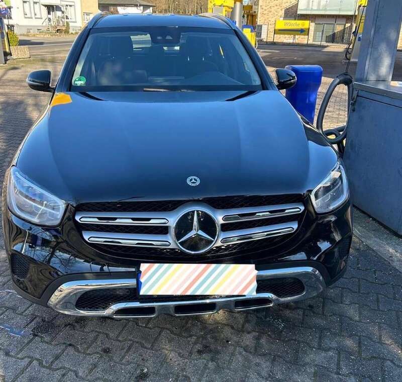 Schwarz Gebraucht 2022 Mercedes GLC200 SUV | 41.500 € (Superpreis) - Bild 1/4