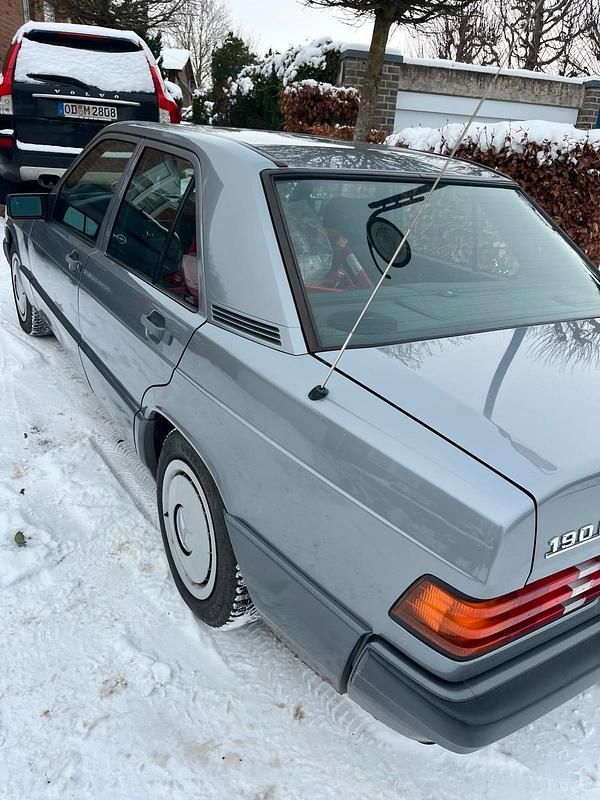 Gebraucht Mercedes 190 118 PS (86 kW) 1989 Grau Limousine