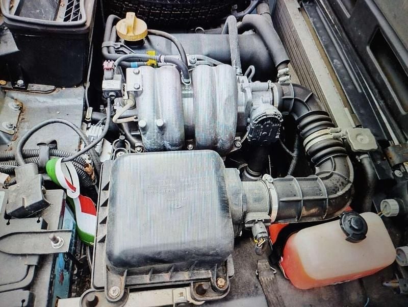 Gebraucht Lada niva 83 PS (61 kW) 2015 Schwarz SUV