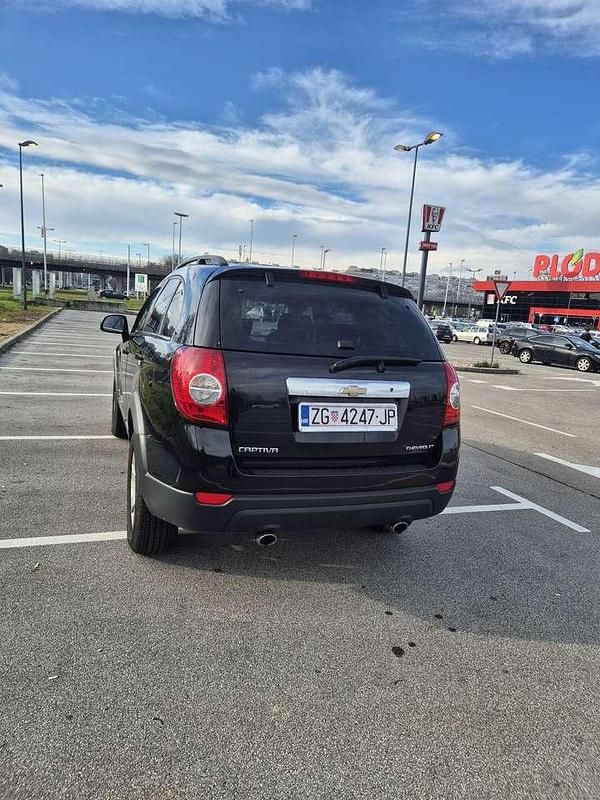 Schwarz Gebraucht 2012 Chevrolet Captiva LT SUV | 9.300 € (Teuer) - Bild 1/4