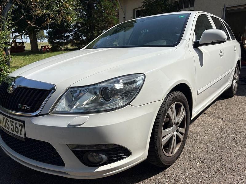 Weiß Gebraucht 2012 Skoda Octavia RS Kombi | 8.700 € (Guter Preis) - Bild 1/4