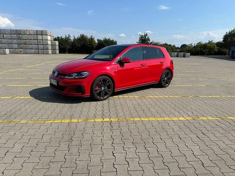 Rot Gebraucht 2018 VW Golf VII GTI Limousine | 20.400 € (Guter Preis) - Bild 1/4