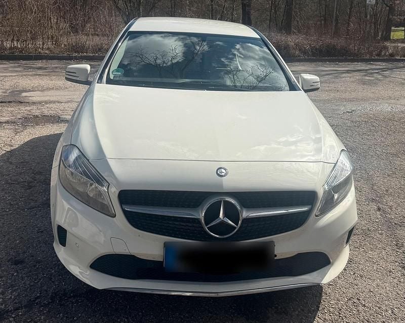 Gebraucht Mercedes A200 156 PS (114 kW) 2016 Weiß Kleinwagen