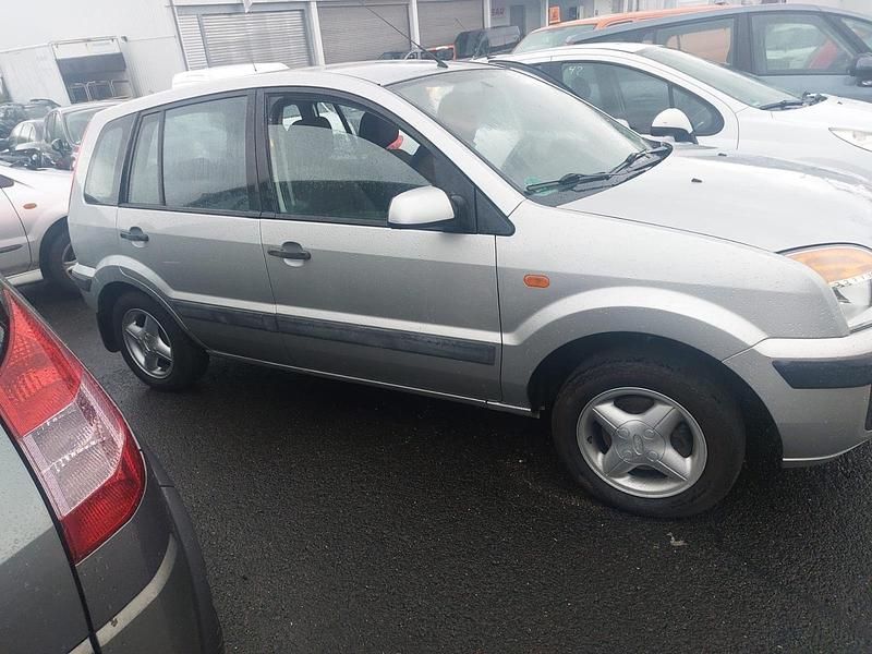 Gebraucht Ford Fusion 80 PS (58 kW) 2008 Silber Van / Kleinbus