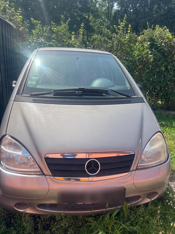 Grau Gebraucht 1999 Mercedes A140 Kleinwagen | 500 € (Superpreis) - Bild 1/4