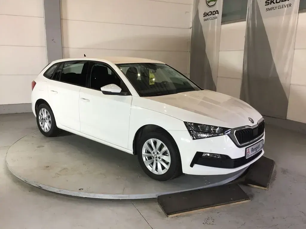 Gebraucht Skoda Scala Ambition 110 PS (80 kW) 2023 Weiß Kleinwagen