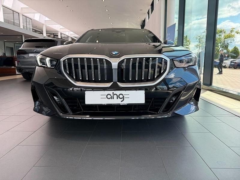 Neu BMW 540 M Sport 303 PS (222 kW) 2025 Grau Kombi