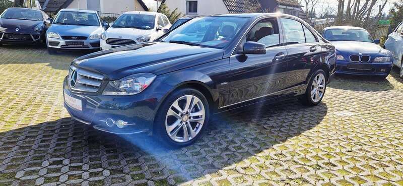 Magnetitschwarz (metallic) Gebraucht 2011 Mercedes C200 Avantgarde Limousine | 8.500 € (Fairer Preis) - Bild 1/4