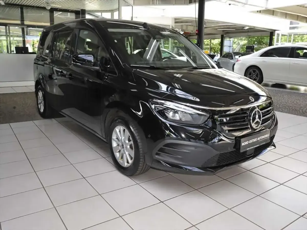 Gebraucht Mercedes EQT200 Premium Plus 89 kW (122 PS) 2025 Schwarz Van / Kleinbus