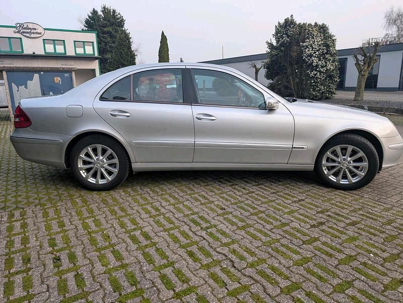 Gebraucht Mercedes E270 163 PS (119 kW) 2005 Silber Limousine