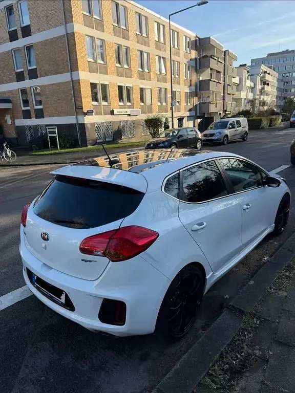 Gebraucht Kia Ceed GT GT 204 PS (150 kW) 2015 Weiß Limousine
