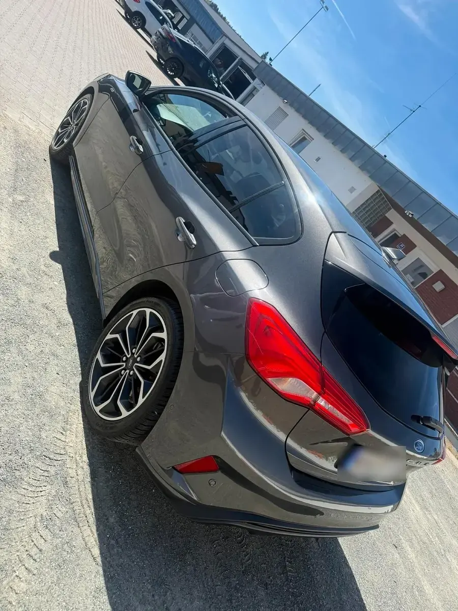 Gebraucht Ford Focus ST-Line 125 PS (91 kW) 2020 Grau Limousine