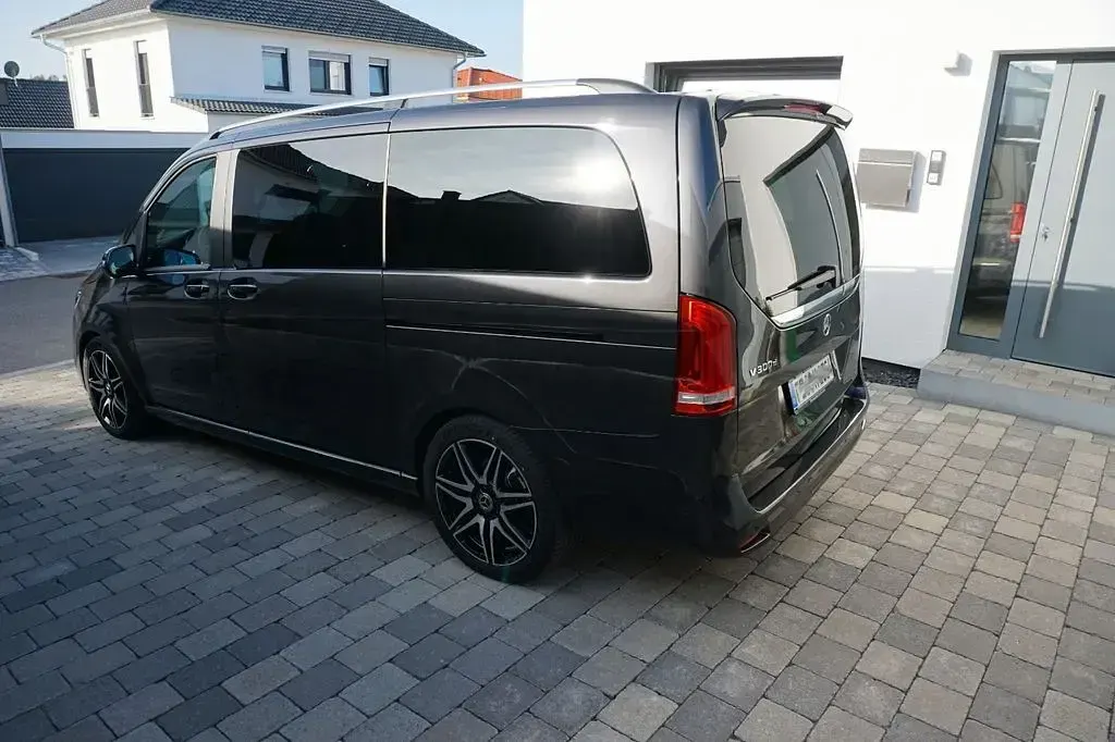 Gebraucht Mercedes V300 AMG 237 PS (174 kW) 2023 Grau Van / Kleinbus