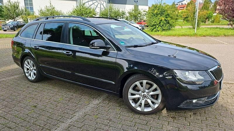 Gebraucht Skoda Superb Ambition 170 PS (125 kW) 2014 Schwarz Kombi