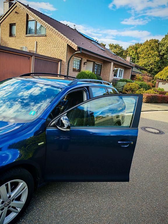 Gebraucht VW Golf VII Match 105 PS (77 kW) 2013 Blau Kombi