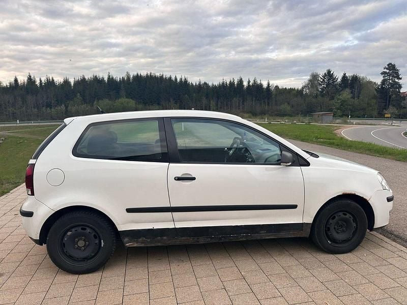 Weiß Gebraucht 2005 VW Polo Kleinwagen | 690 € (Fairer Preis) - Bild 1/4