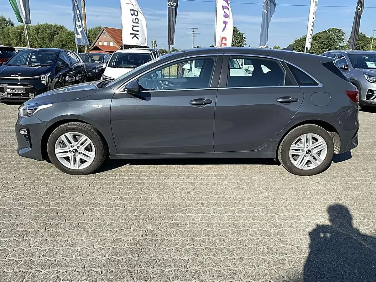 Gebraucht Kia Ceed Comfort 140 PS (102 kW) 2020 H8g pentametal (grau) Kleinwagen