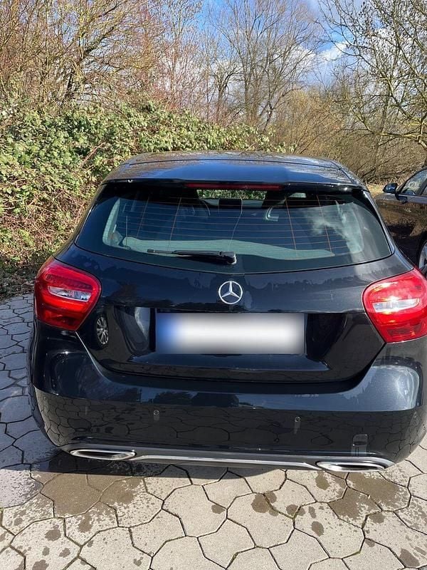 Second-hand Mercedes A200 156 CP (114 kW) 2015 Negru Berlinǎ