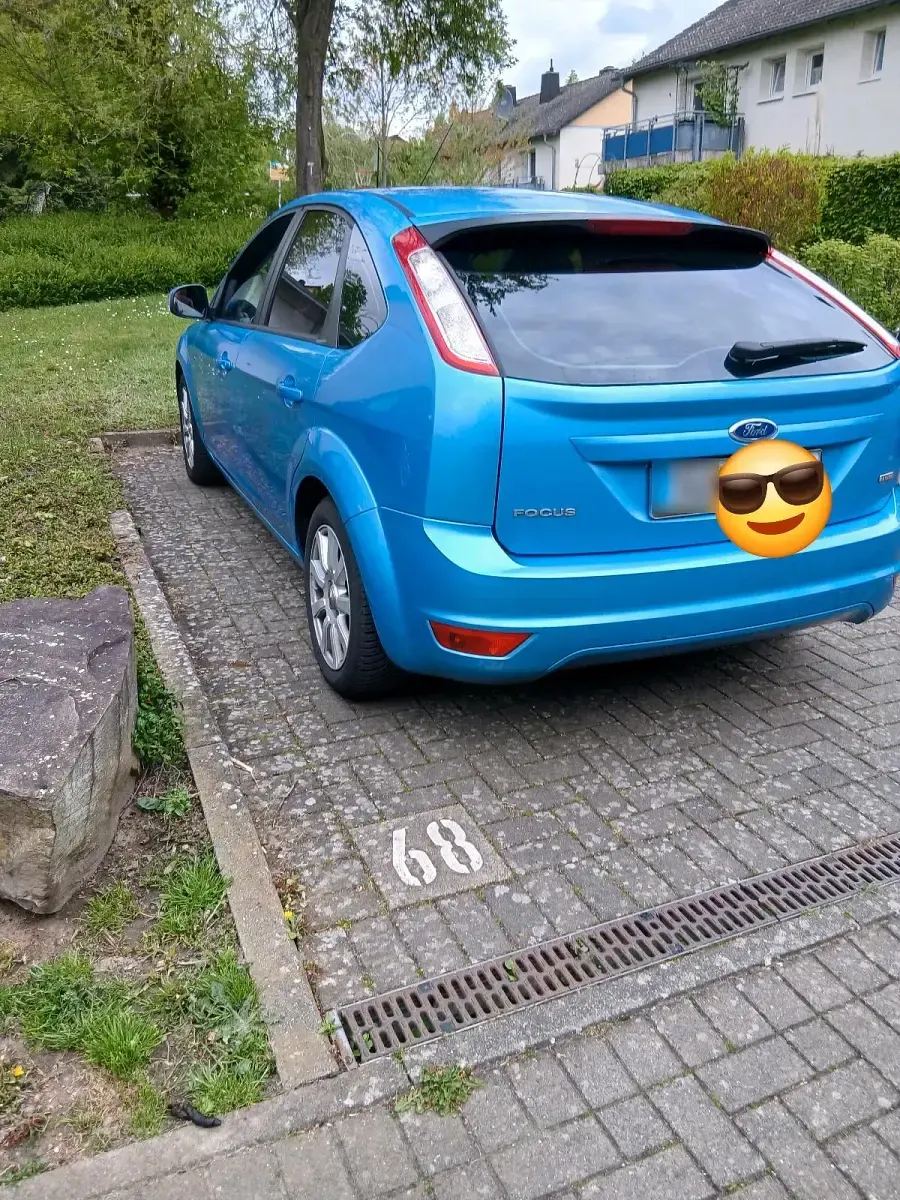 Gebraucht Ford Focus 100 PS (73 kW) 2010 Blau Kleinwagen
