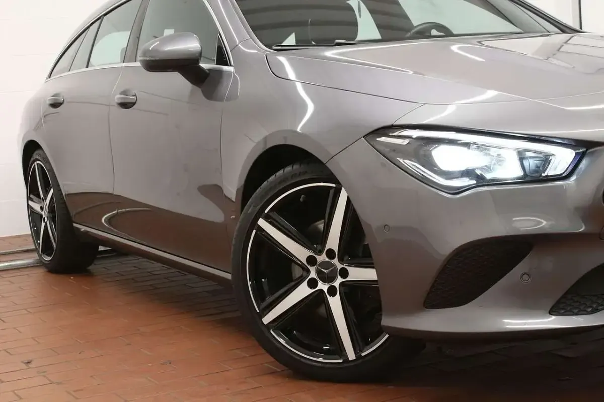 Gebraucht Mercedes CLA200 163 PS (119 kW) 2020 Mountaingrau Kombi