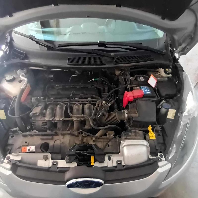 Gebraucht Ford Fiesta 82 PS (60 kW) 2012 Silber Kleinwagen