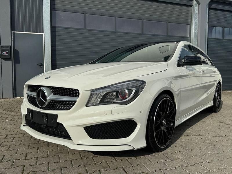 Weiß Gebraucht 2015 Mercedes CLA220 Shooting Brake AMG Kombi | 17.600 € (Fairer Preis) - Bild 1/4