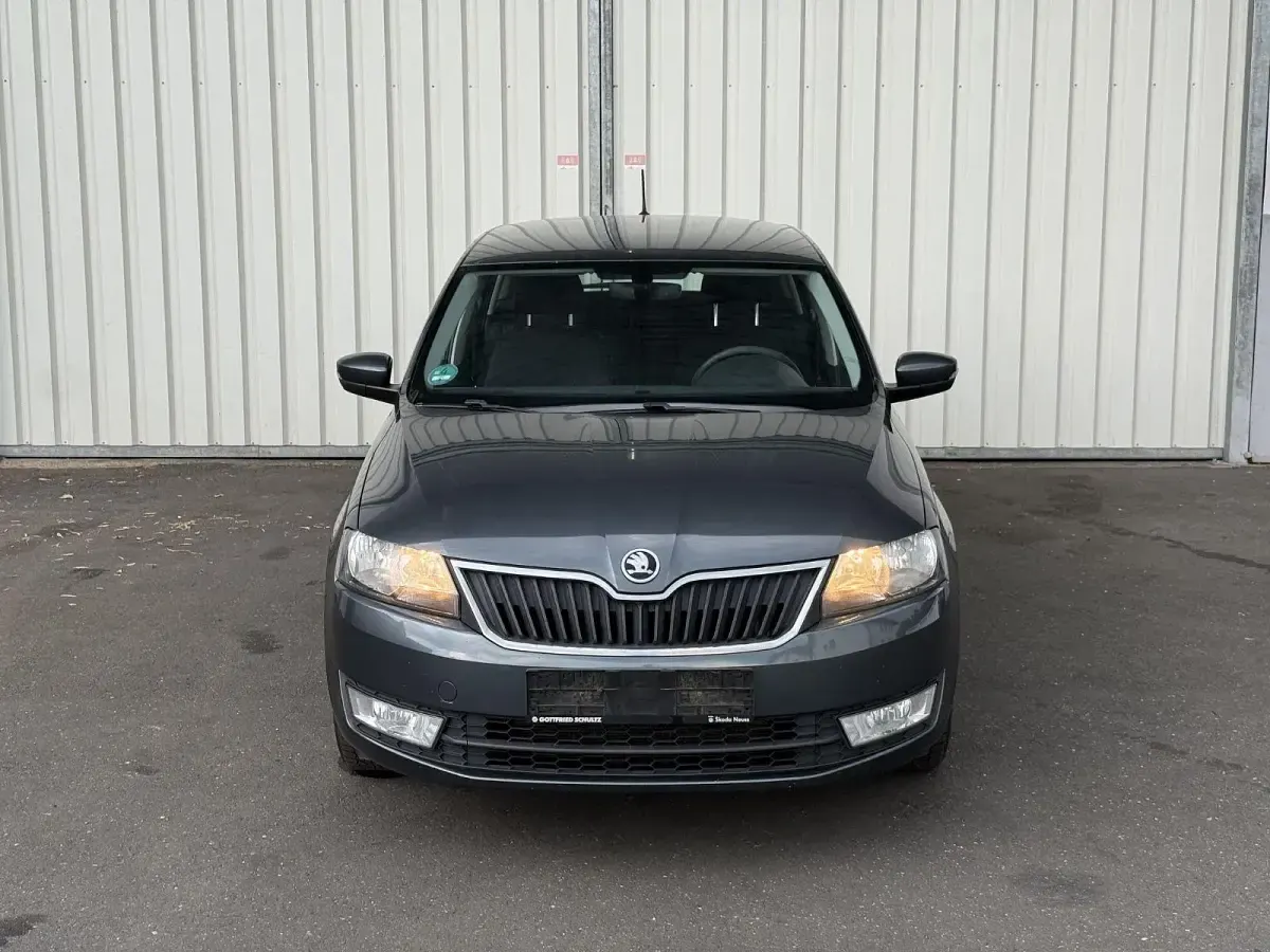 Gebraucht Skoda Rapid Ambition 90 PS (66 kW) 2016 Grau Kleinwagen