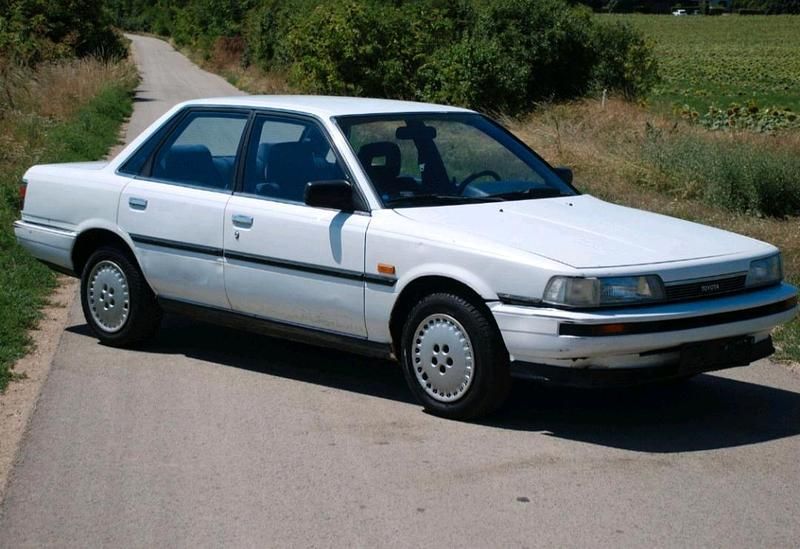 Weiß Gebraucht 1987 Toyota Camry Limousine | 1.250 € - Bild 1/4