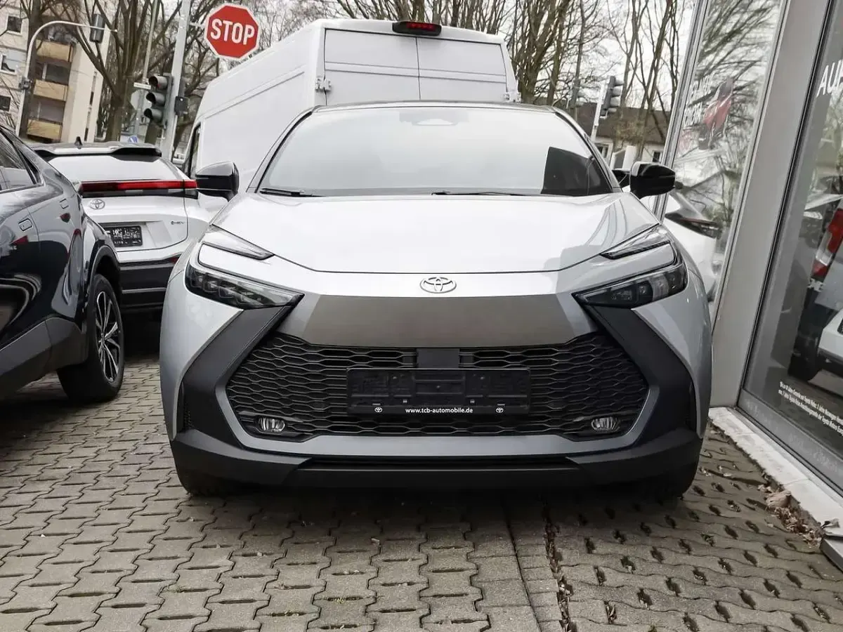 Neu Toyota C-HR 140 PS (102 kW) 2025 Marlingrau/schwarz SUV
