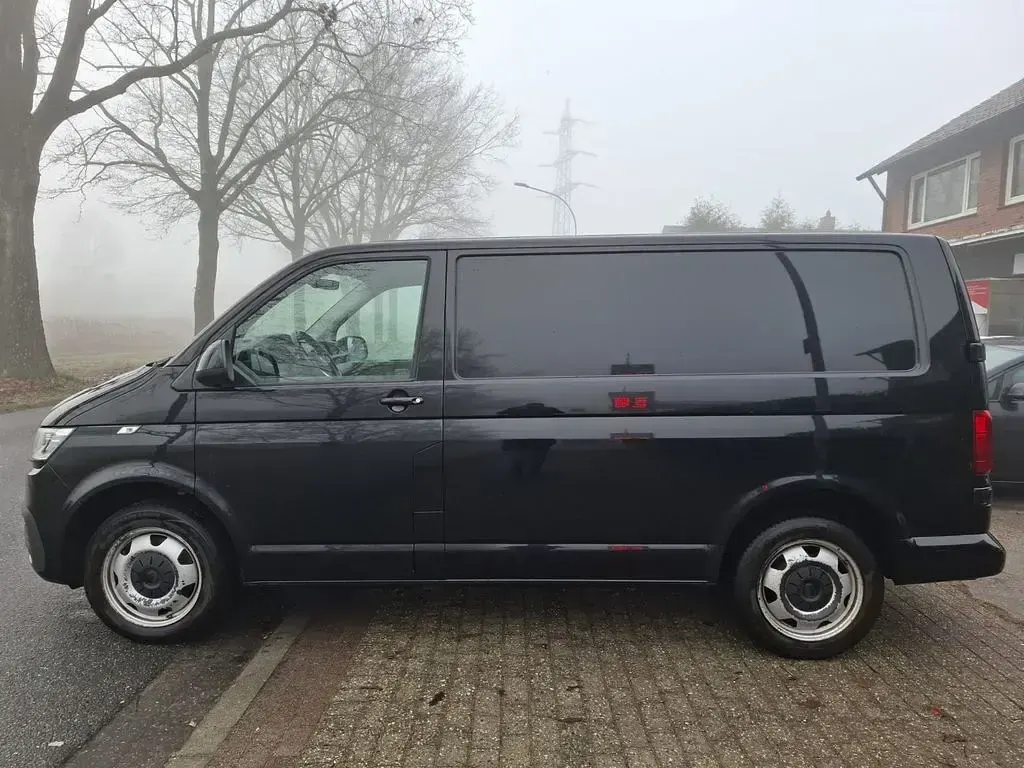 Second-hand VW Transporter 199 CP (146 kW) 2020 Negru Van