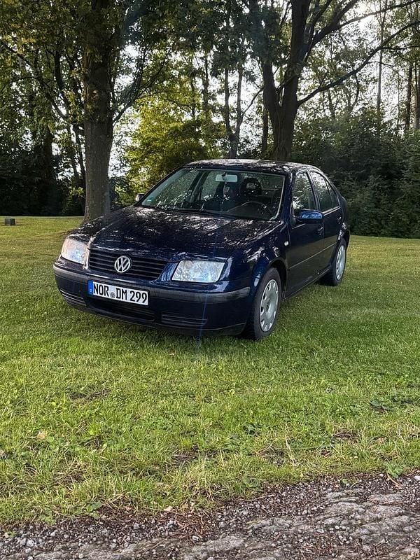 Blau Gebraucht 1999 VW Bora Limousine | 950 € (Superpreis) - Bild 1/4