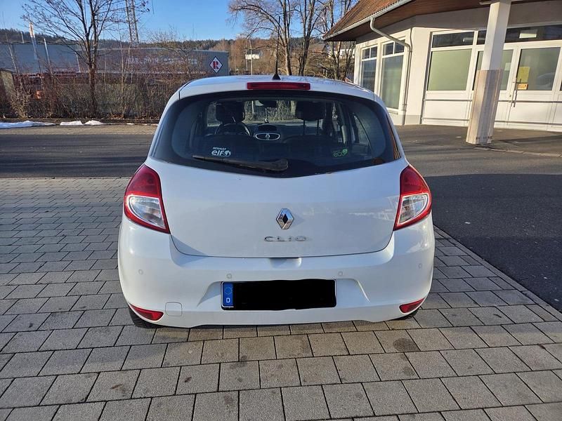 Gebraucht Renault Clio III 101 PS (74 kW) 2009 Weiß Kleinwagen