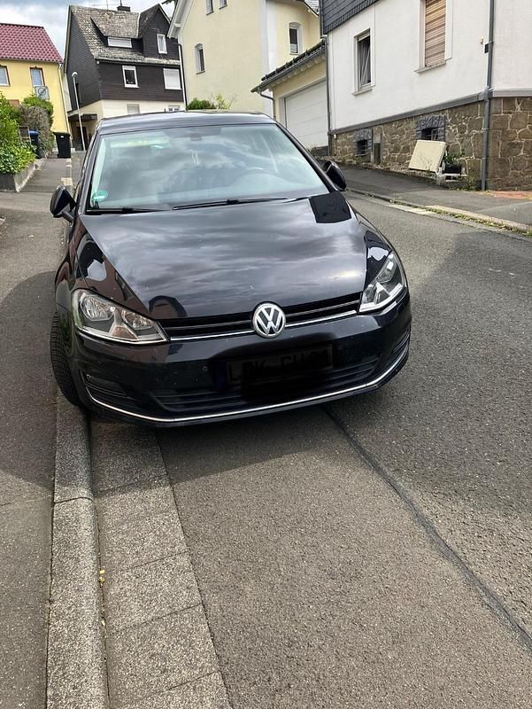 Schwarz Gebraucht 2016 VW Golf VII Allstar Limousine | 11.221 € (Teuer) - Bild 1/4