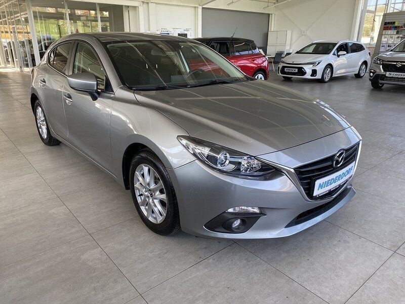 Plutossilber (metallic) Gebraucht 2016 Mazda 3 Center-Line Limousine | 10.800 € (Fairer Preis) - Bild 1/4