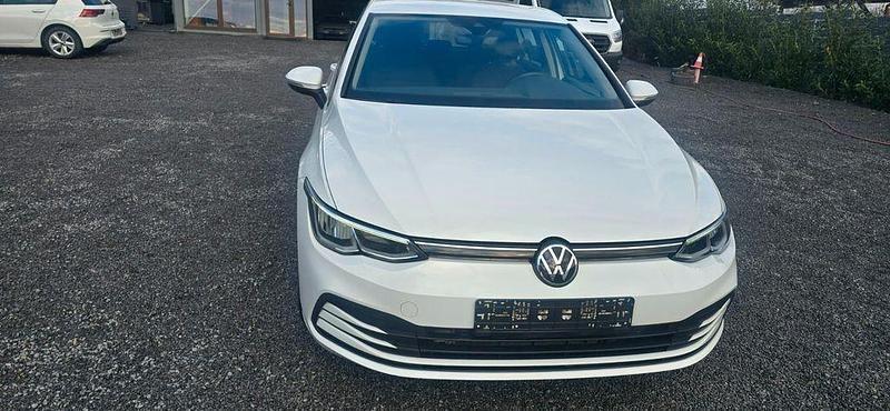 Gebraucht VW Golf VIII Life 110 PS (80 kW) 2022 Weiß Limousine