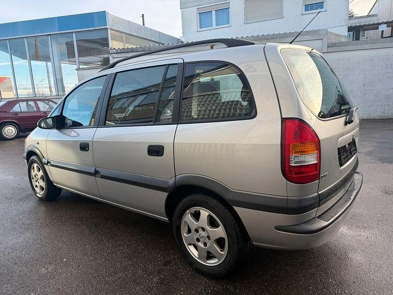 Gebraucht Opel Zafira Elegance 125 PS (91 kW) 2002 Silber Van / Kleinbus