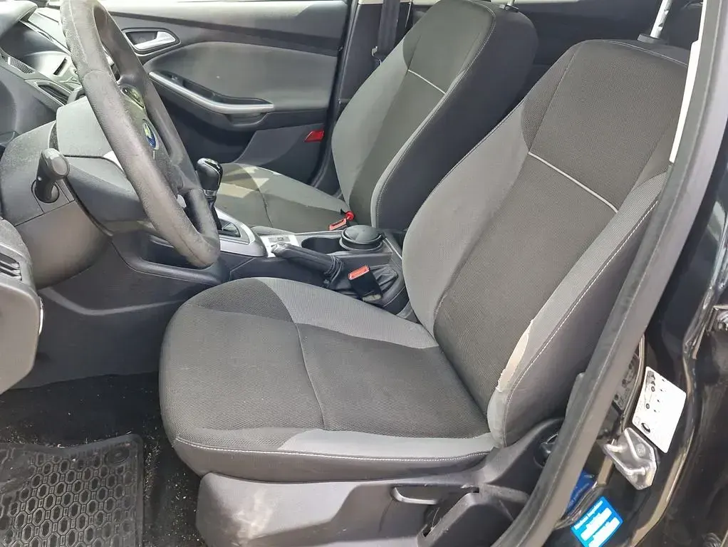 Gebraucht Ford Focus Trend 105 PS (77 kW) 2011 Pantherschwarz metallic (metallic) Limousine