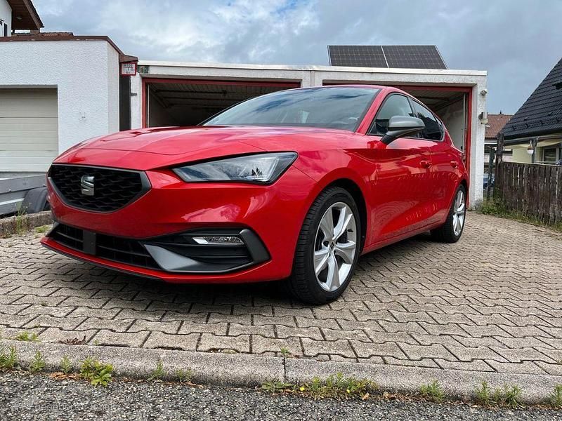 Rot Gebraucht 2021 Seat Leon FR Limousine | 18.000 € (Superpreis) - Bild 1/4