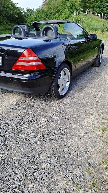 Gebraucht Mercedes SLK230 193 PS (141 kW) 2000 Schwarz Cabrio