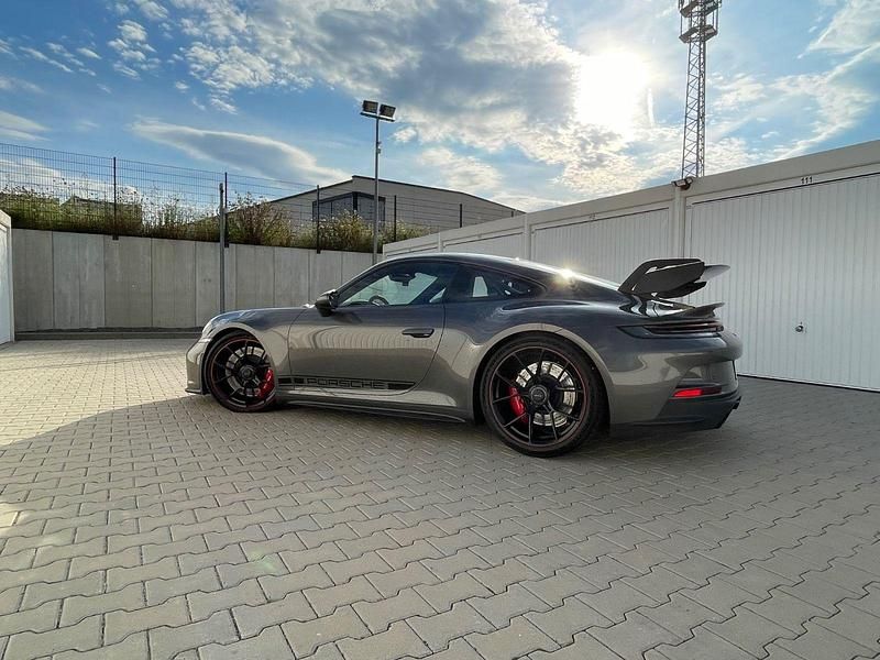 Grau Gebraucht 2024 Porsche 911 GT3 Coupé | 204.750 € (Guter Preis) - Bild 1/4