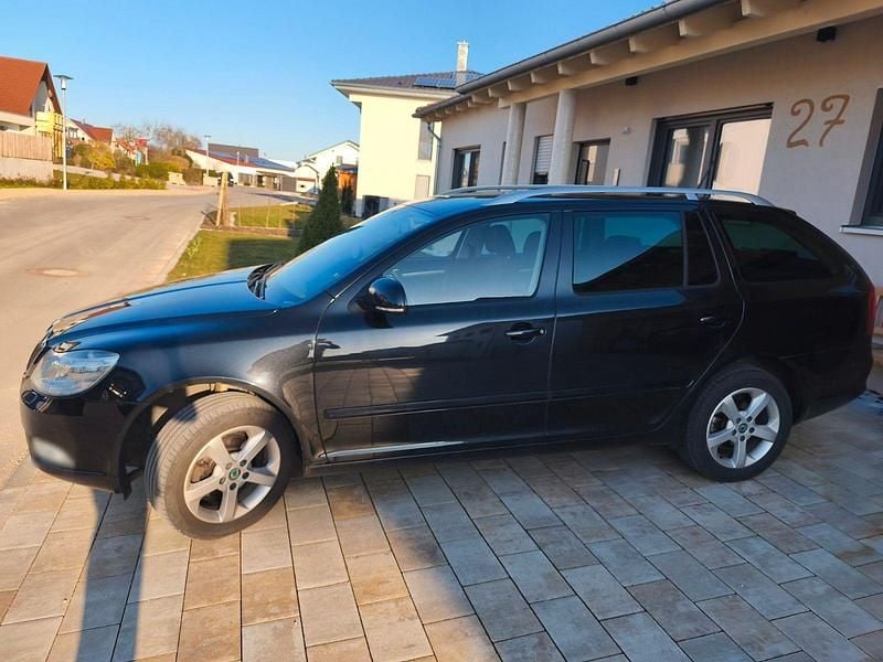 Gebraucht Skoda Octavia Elegance 105 PS (77 kW) 2013 Schwarz Kombi