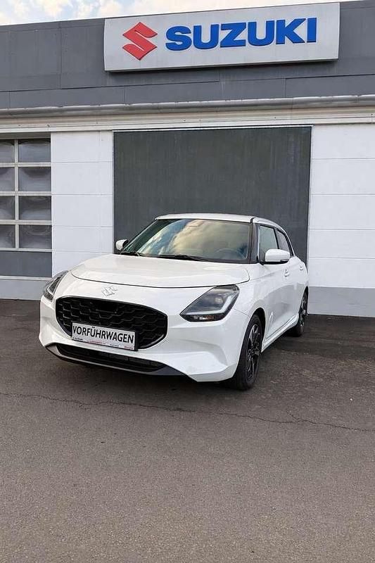 Gebraucht Suzuki Swift Comfort+ 83 PS (61 kW) 2025 Weiß Kleinwagen