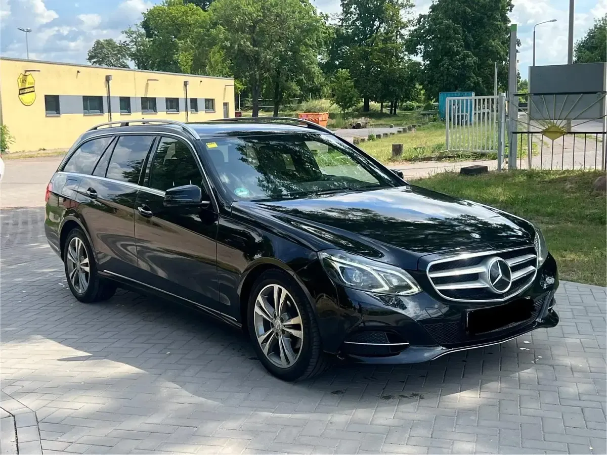 Gebraucht Mercedes E220 170 PS (125 kW) 2015 Schwarz Kombi